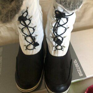 Totes Adele womens waterproof shearling winter boots white Slightly Used